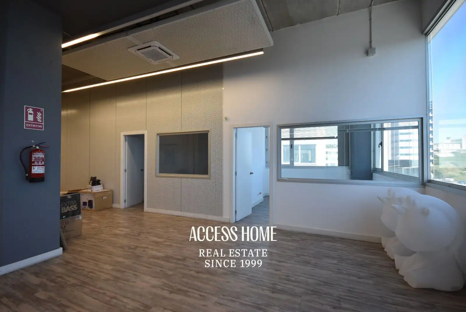 Office for sale in Badalona  with Air Conditioner and Heating