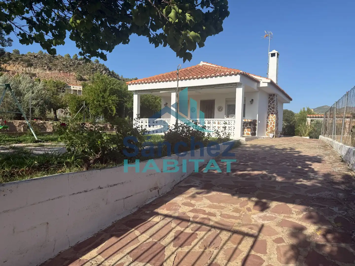 Exterior view of Houses for sale in Chelva  with Private garden, Terrace and Storage room