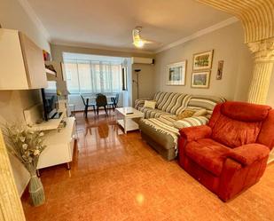 Sala d'estar de Apartament en venda en Benidorm amb Aire condicionat