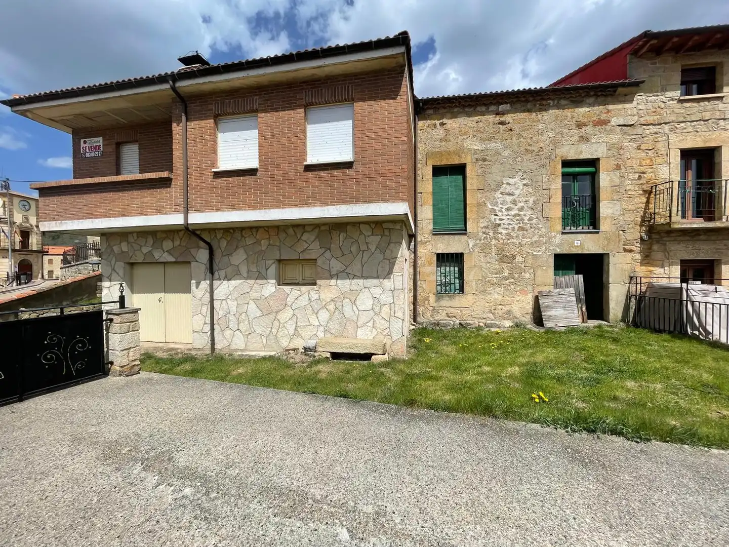 Vista exterior de Finca rústica en venda en Regumiel de la Sierra amb Jardí privat, Parquet i Traster