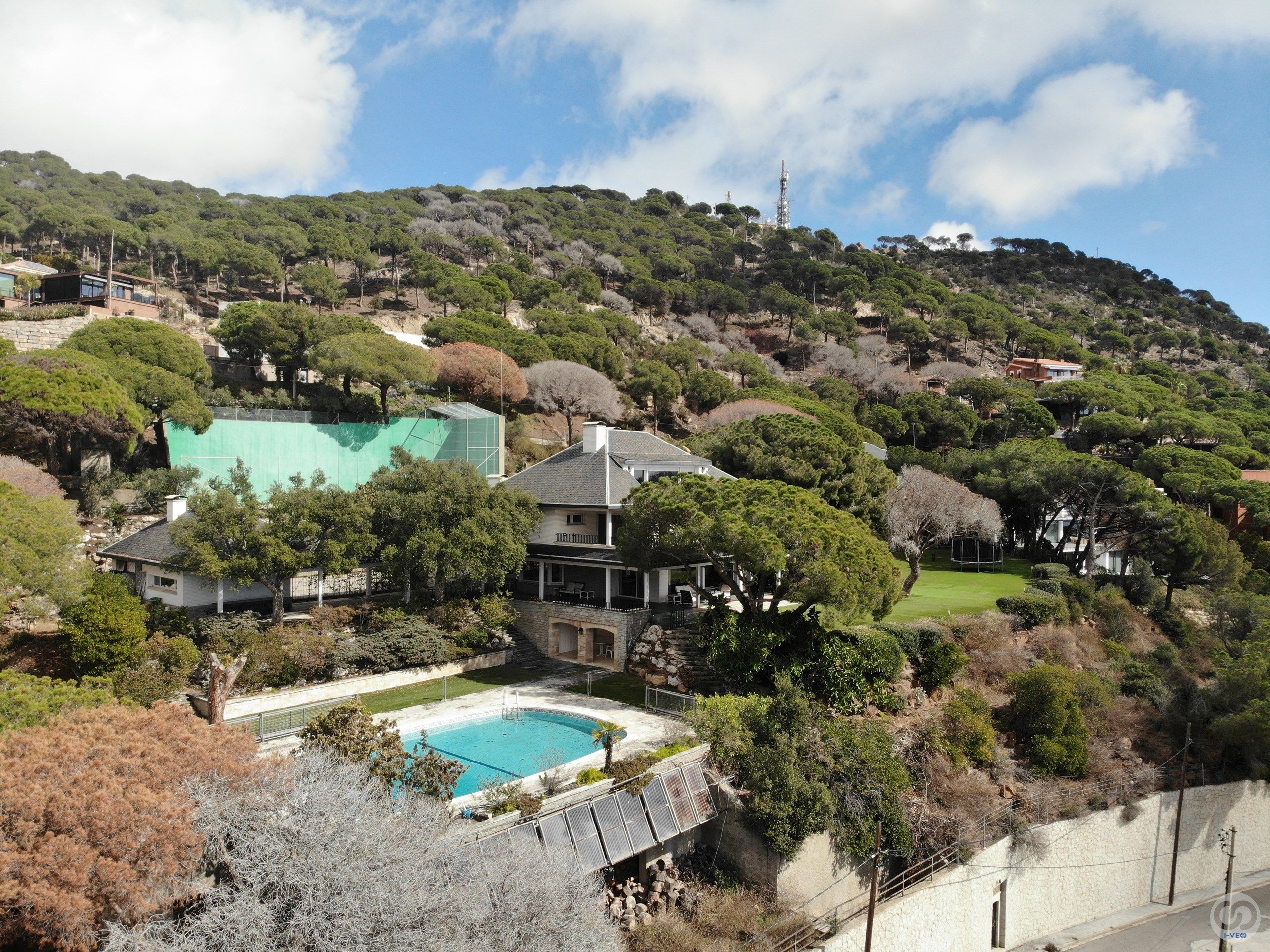 Vista exterior de Casa o xalet en venda en Cabrils amb Aire condicionat, Calefacció i Piscina