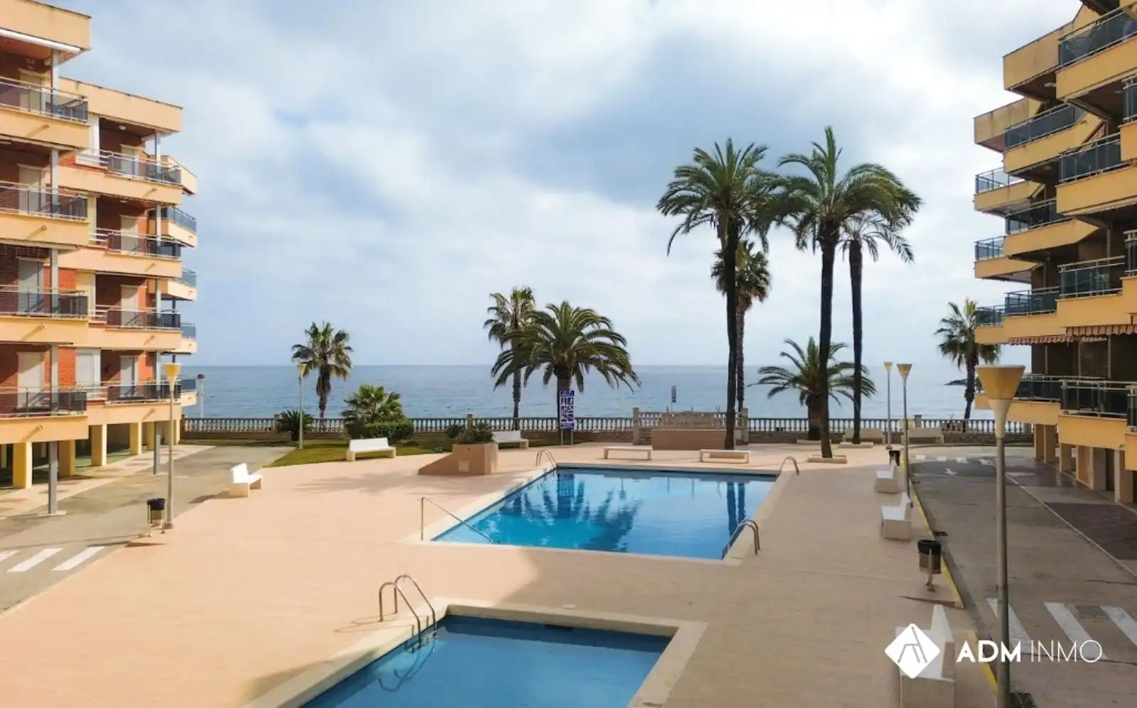 Piscina de Pis en venda en Cambrils amb Aire condicionat, Calefacció i Terrassa