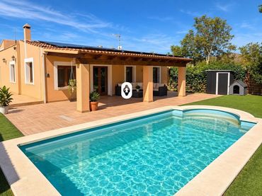 Casa rústica amb piscina en venda a Camino Camí Pou d'En Tarí