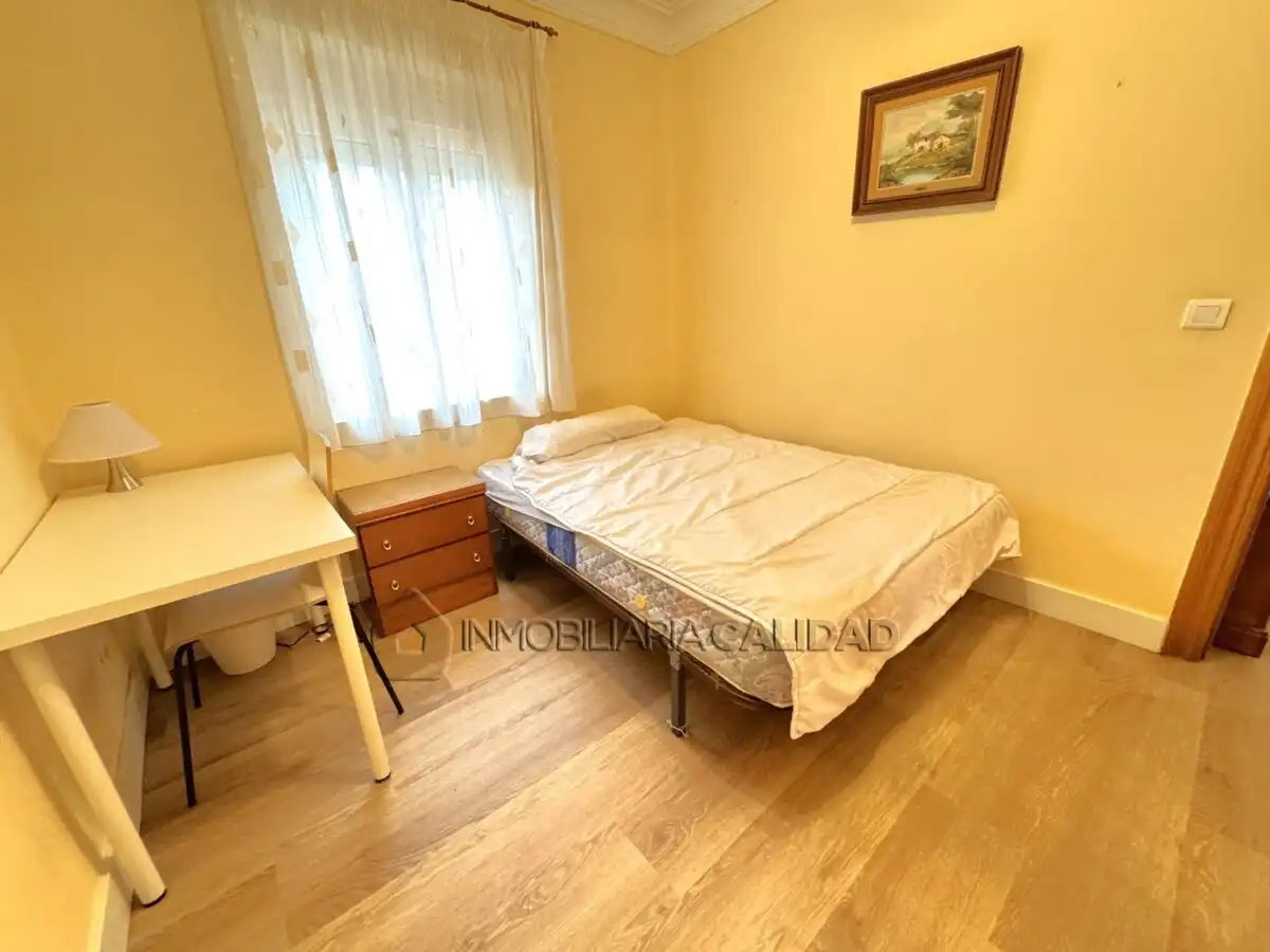 Schlafzimmer von Wohnung zur Miete in Burgos mit Heizung und Möbliert