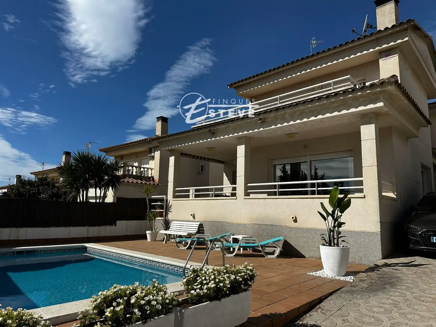 Vista exterior de Casa o chalet de alquiler en Calafell con Piscina y Amueblado