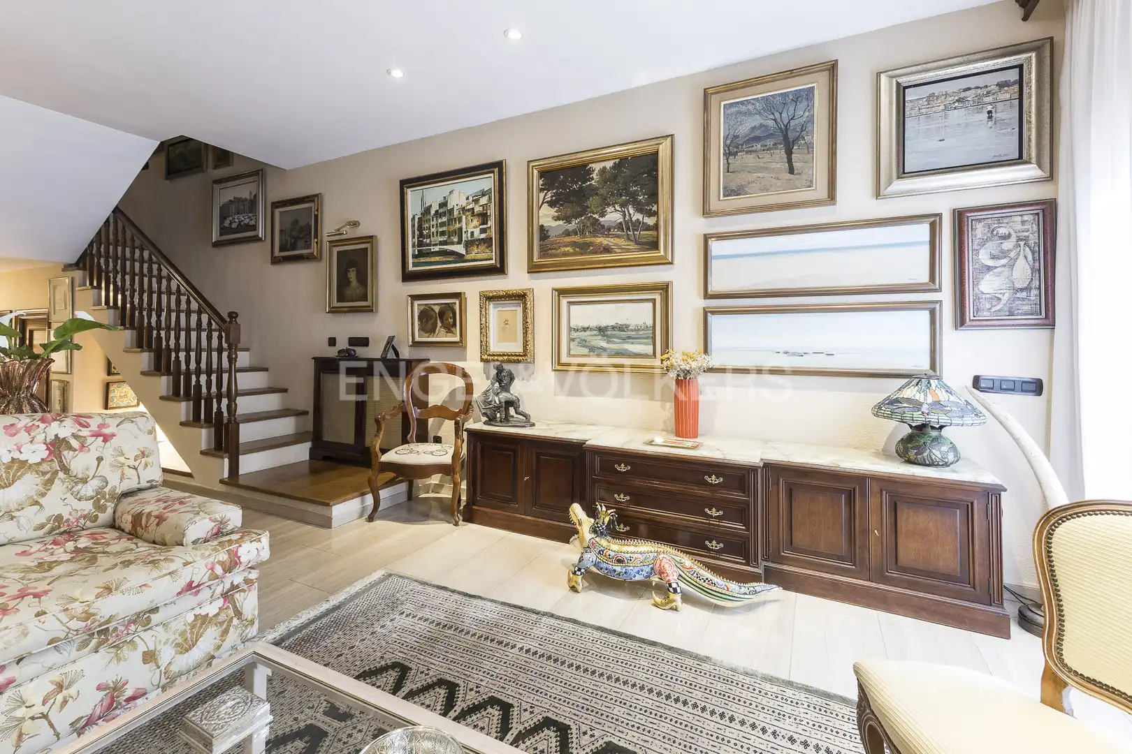 Wohnzimmer von Einfamilien-Reihenhaus zum Verkauf in Barcelona mit Heizung, Privatgarten und Parkett