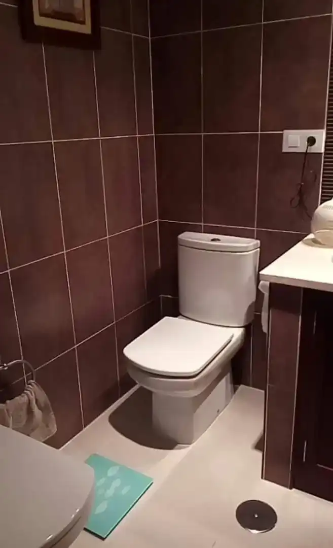 Badezimmer von Wohnung zur Miete in Carmona mit Klimaanlage