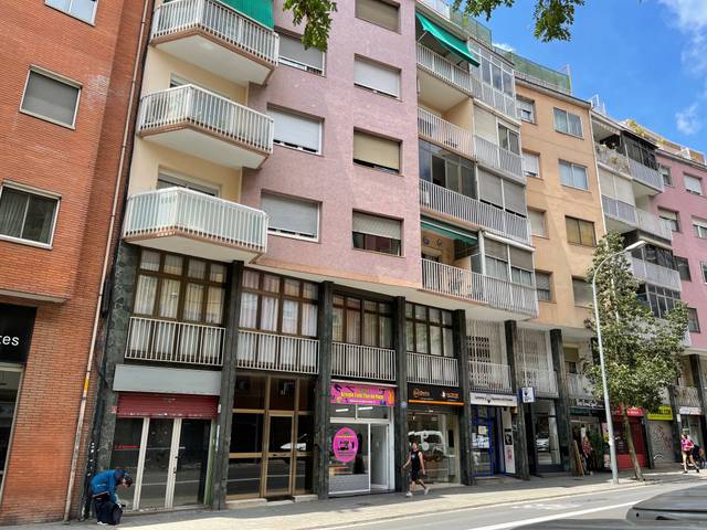 Local comercial en Alquiler en Avinguda dels Quinze, 31 en Vilapicina i la Torre Llobeta
