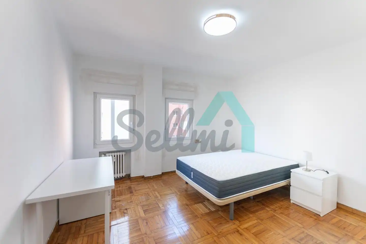 Bedroom of Flat for rent in Oviedo   with Heating, Parquet flooring and Furnished
