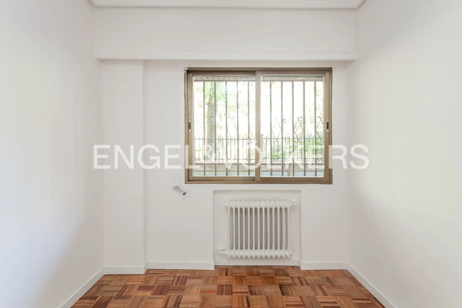 Habitación de Apartamento de alquiler en Madrid con Calefacción, Parquet y Terraza