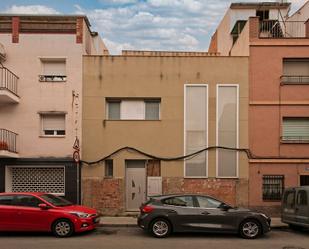 Vista exterior de Edifici en venda en Manresa