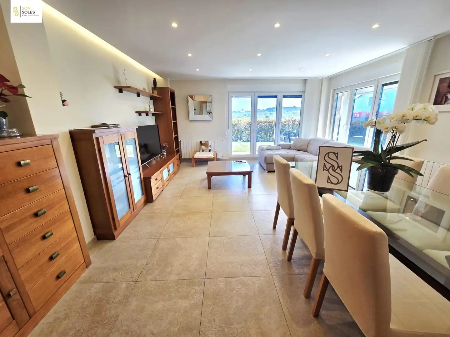 Sala de estar de Casa o chalet en venta en Santa Cruz de Bezana con Calefacción, Jardín privado y Terraza