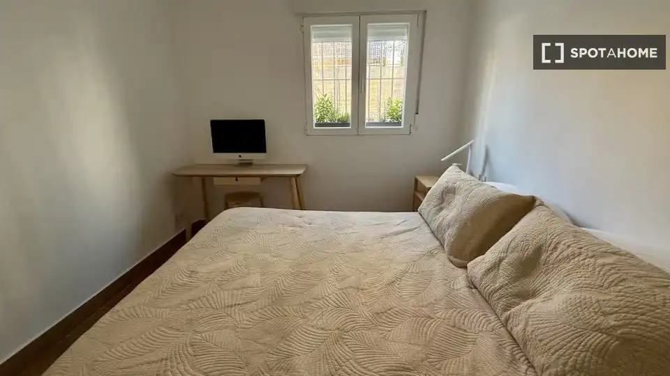 Bedroom of Flat for rent in Madrid  with Air Conditioner, Heating and Furnished