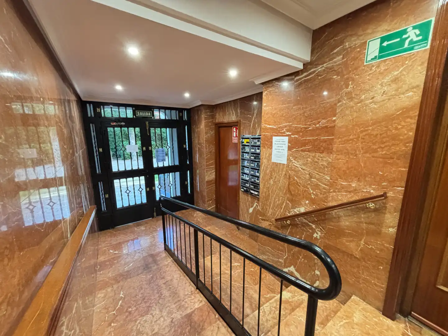 Wohnung zum Verkauf in Madrid mit Heizung, Privatgarten und Terrasse