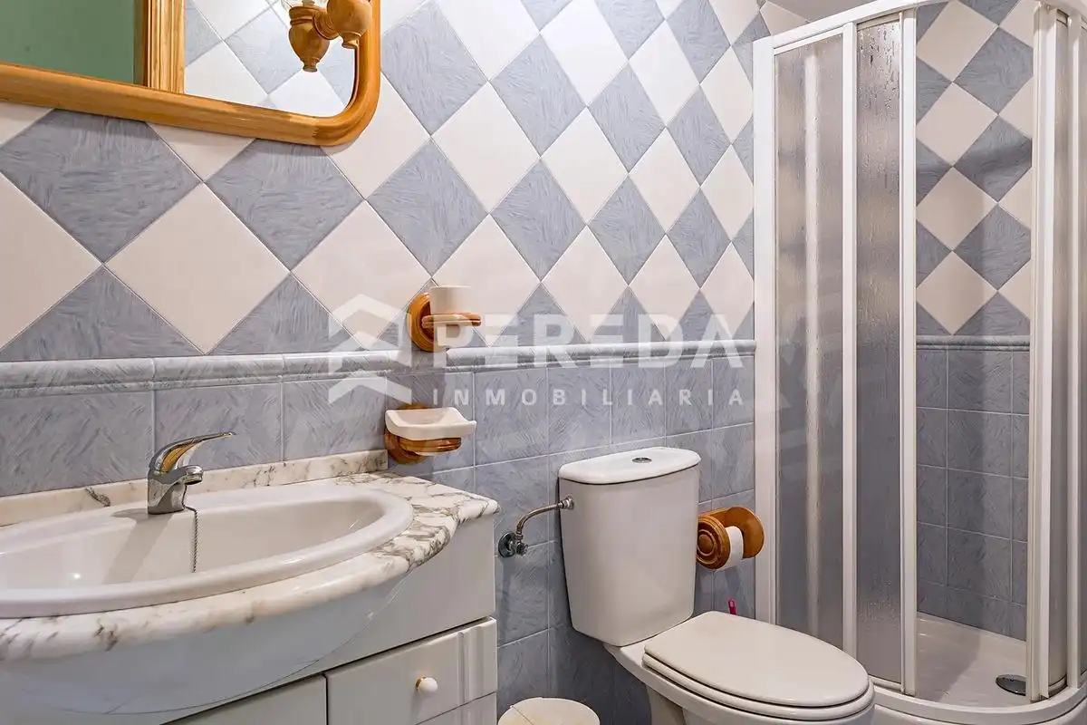 Baño de Casa adosada en venta en Roquetas de Mar con Aire acondicionado, Jardín privado y Terraza