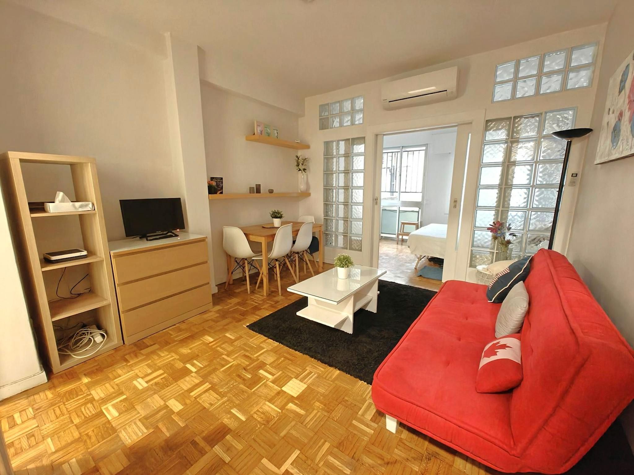 Living room of Flat to rent in  Madrid Capital  with Air Conditioner, Heating and Furnished