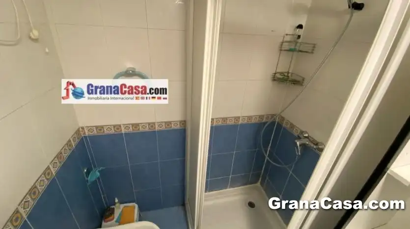 Bathroom of Attic for rent in Granada  with Air Conditioner, Heating and Terrace