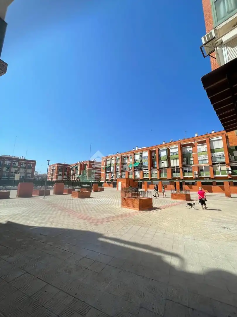 Vista exterior de Pis en venda en Sevilla amb Aire condicionat