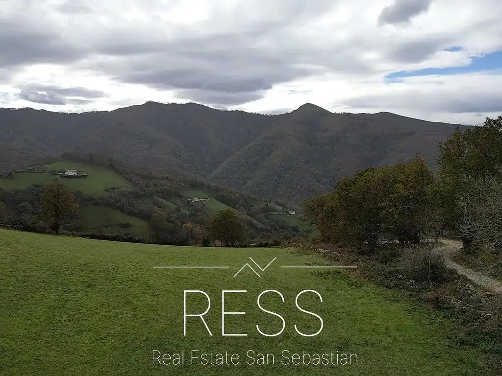 Vista exterior de Casa o xalet en venda en Etxalar amb Jardí privat, Terrassa i Balcó