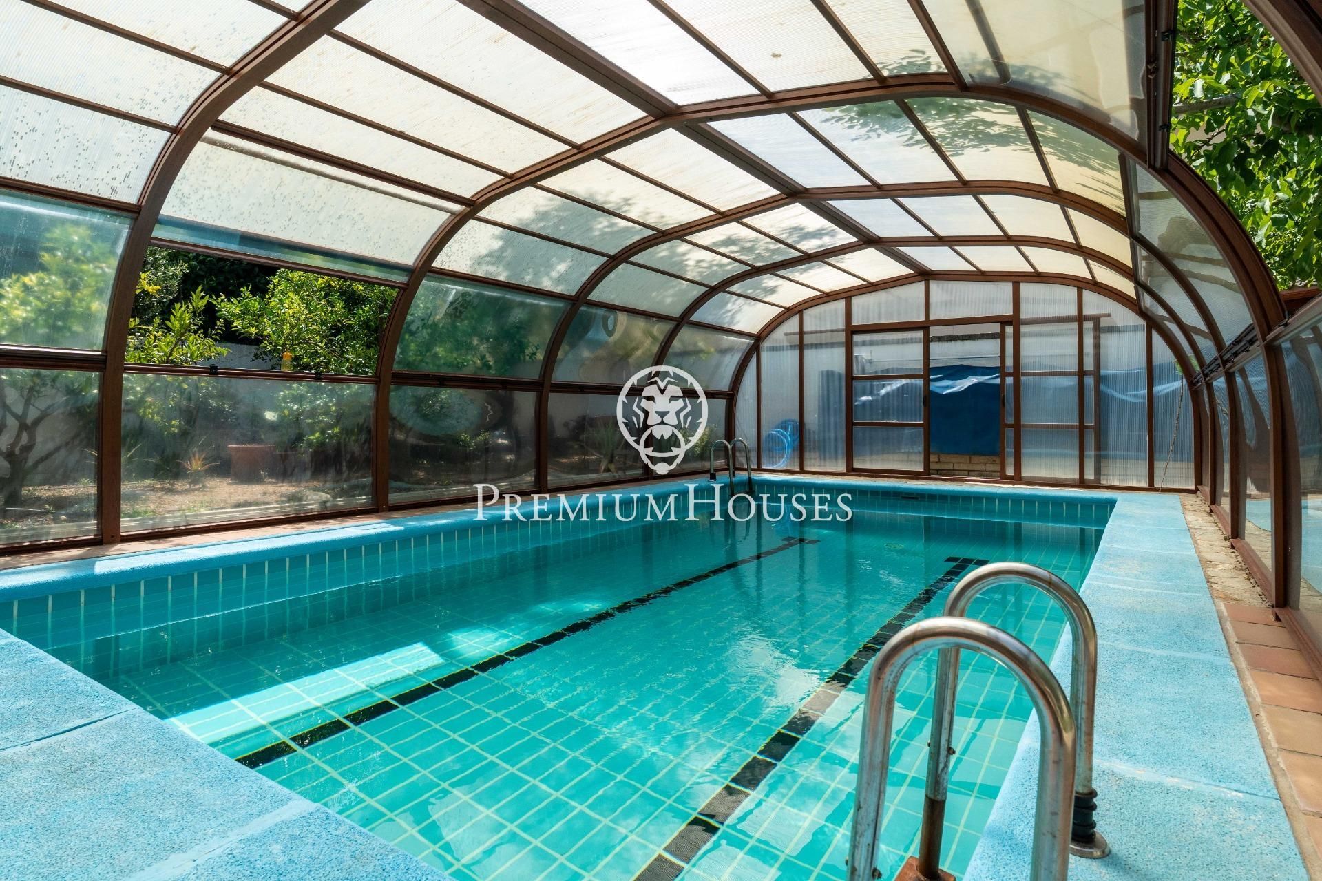 Swimming pool of House or chalet for sale in Sant Pere de Ribes  with Air Conditioner, Heating and Private garden