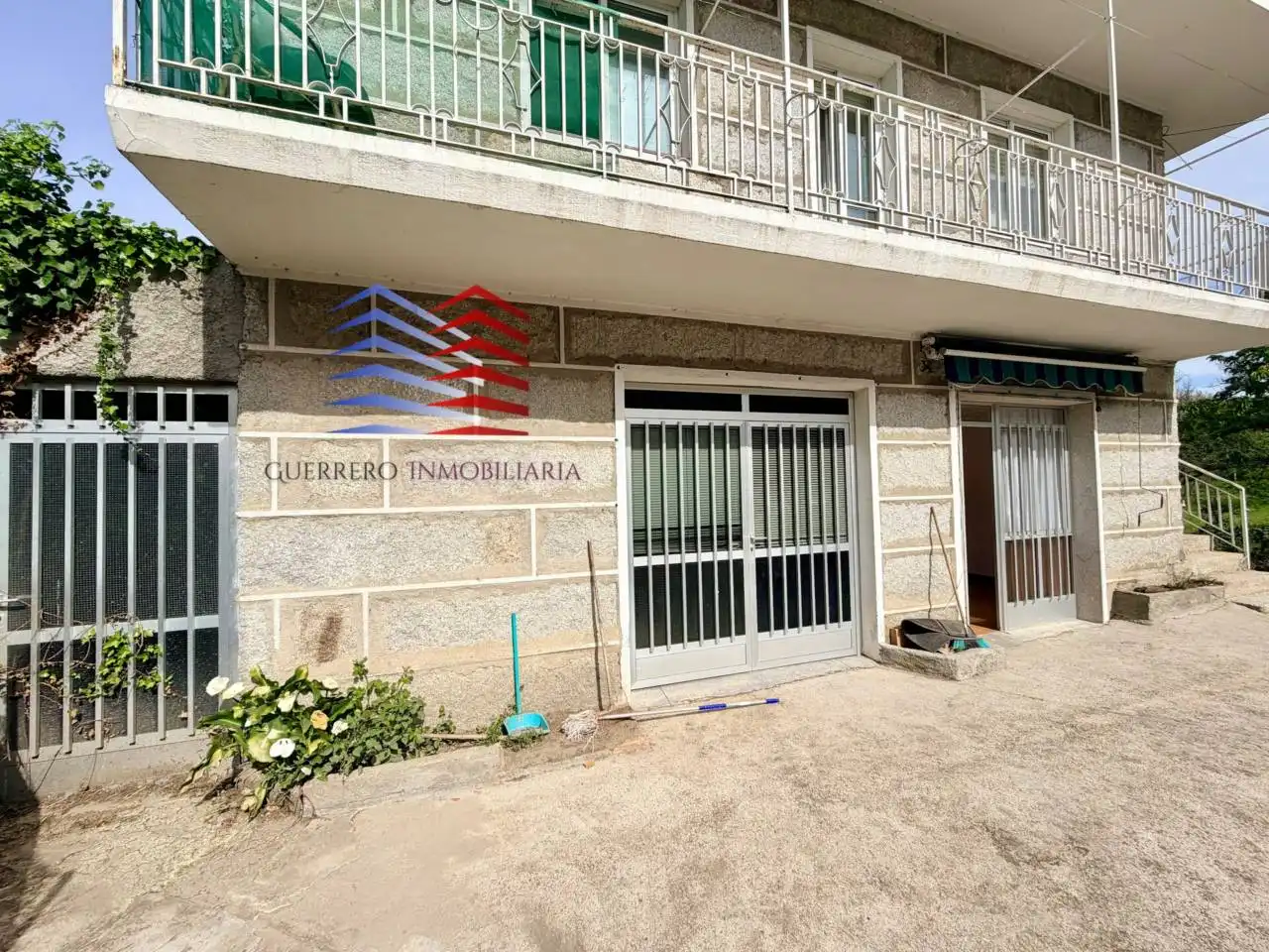 Vista exterior de Casa o xalet de lloguer en San Cibrao das Viñas amb Calefacció, Terrassa i Moblat