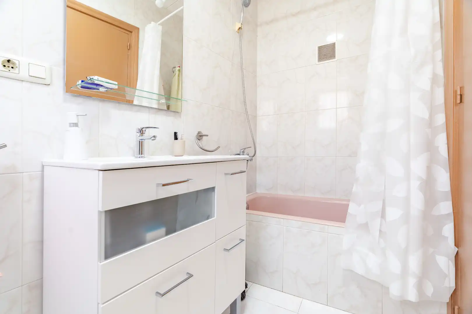 Badezimmer von Haus oder Chalet zum Verkauf in La Pobla de Mafumet mit Klimaanlage, Heizung und Privatgarten