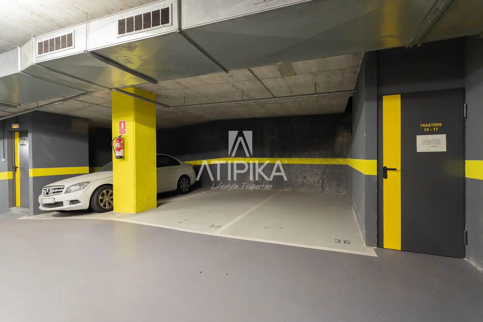 Parking de Ático en venta en Barcelona con Aire acondicionado, Parquet y Terraza