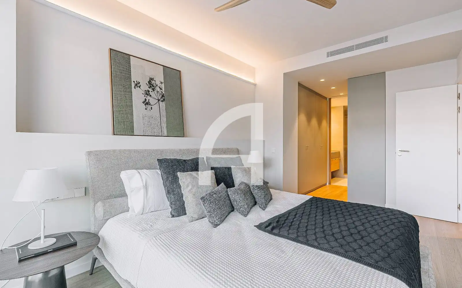 Bedroom of Flat for sale in Barcelona  with Air Conditioner, Heating and Parquet flooring