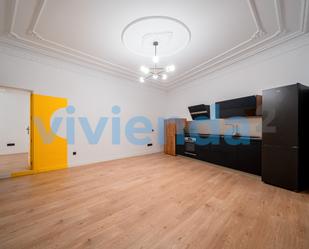 Sala d'estar de Oficina en venda en  Madrid Capital amb Aire condicionat, Calefacció i Moblat