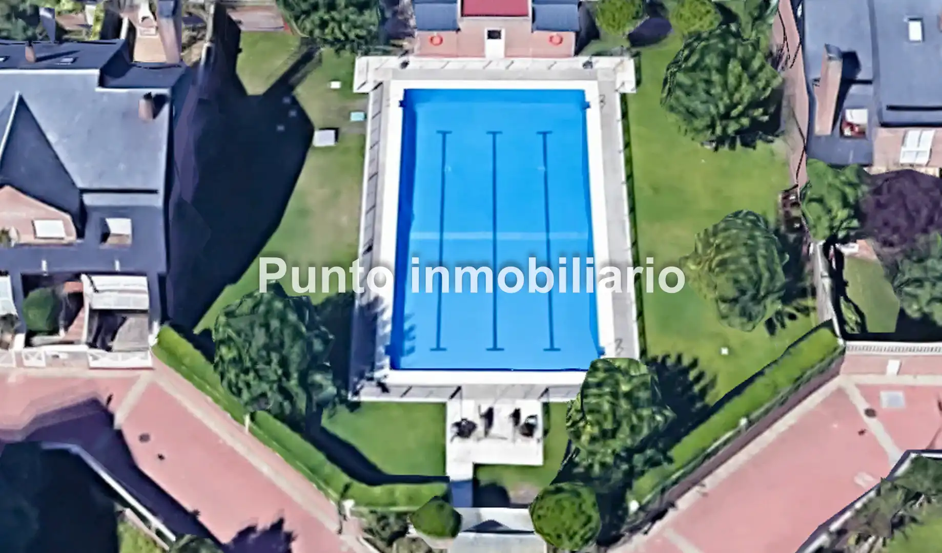 Piscina de Casa adosada en venda en Valladolid amb Calefacció, Jardí privat i Parquet