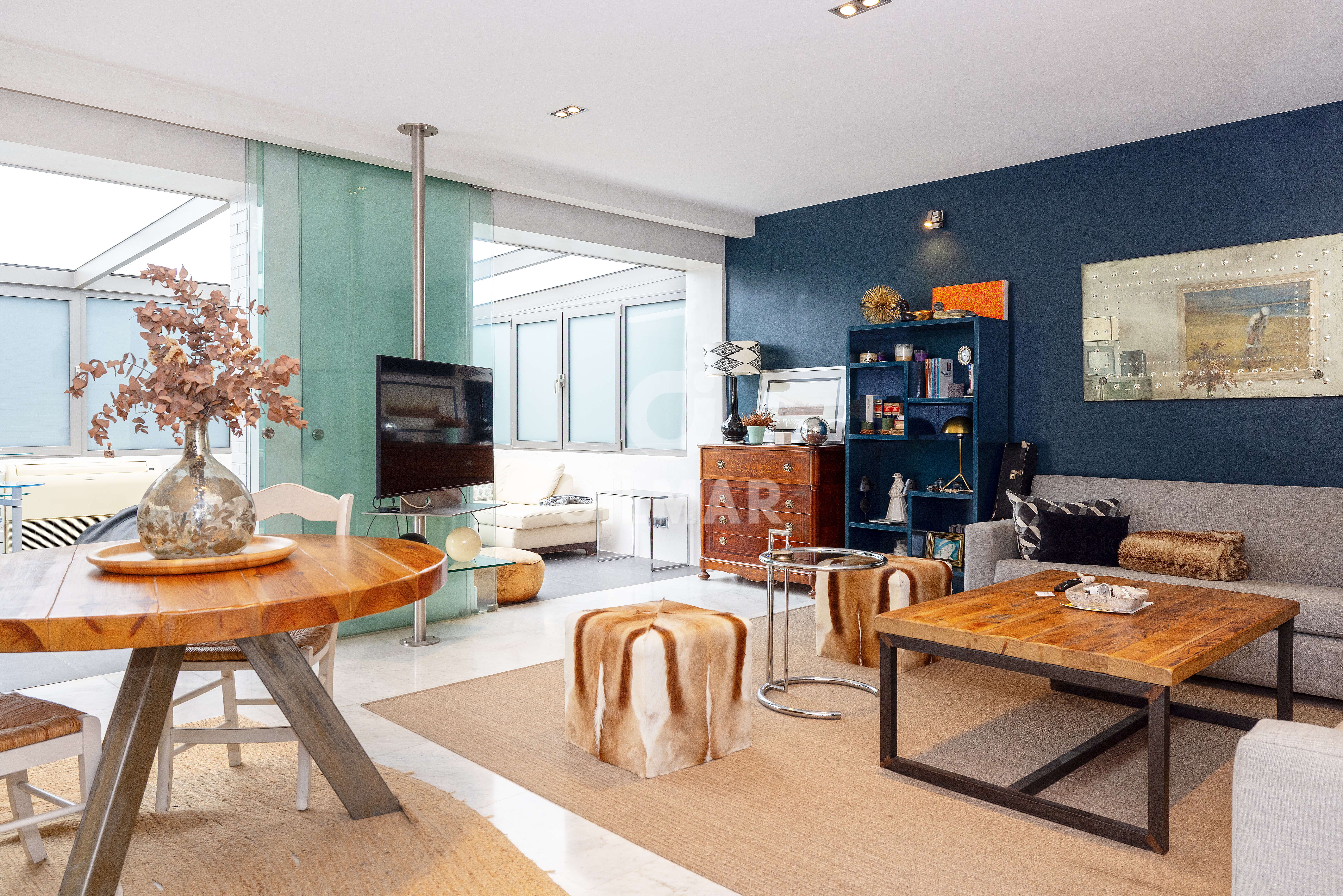 Living room of Flat for sale in  Sevilla Capital  with Terrace, Storage room and Swimming Pool