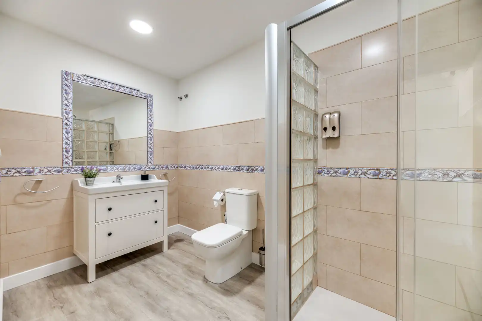 Bany de Apartament de lloguer en Málaga amb Aire condicionat, Calefacció i Parquet