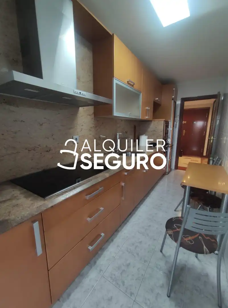 Cuina de Pis de lloguer en Barakaldo  amb Calefacció i Moblat