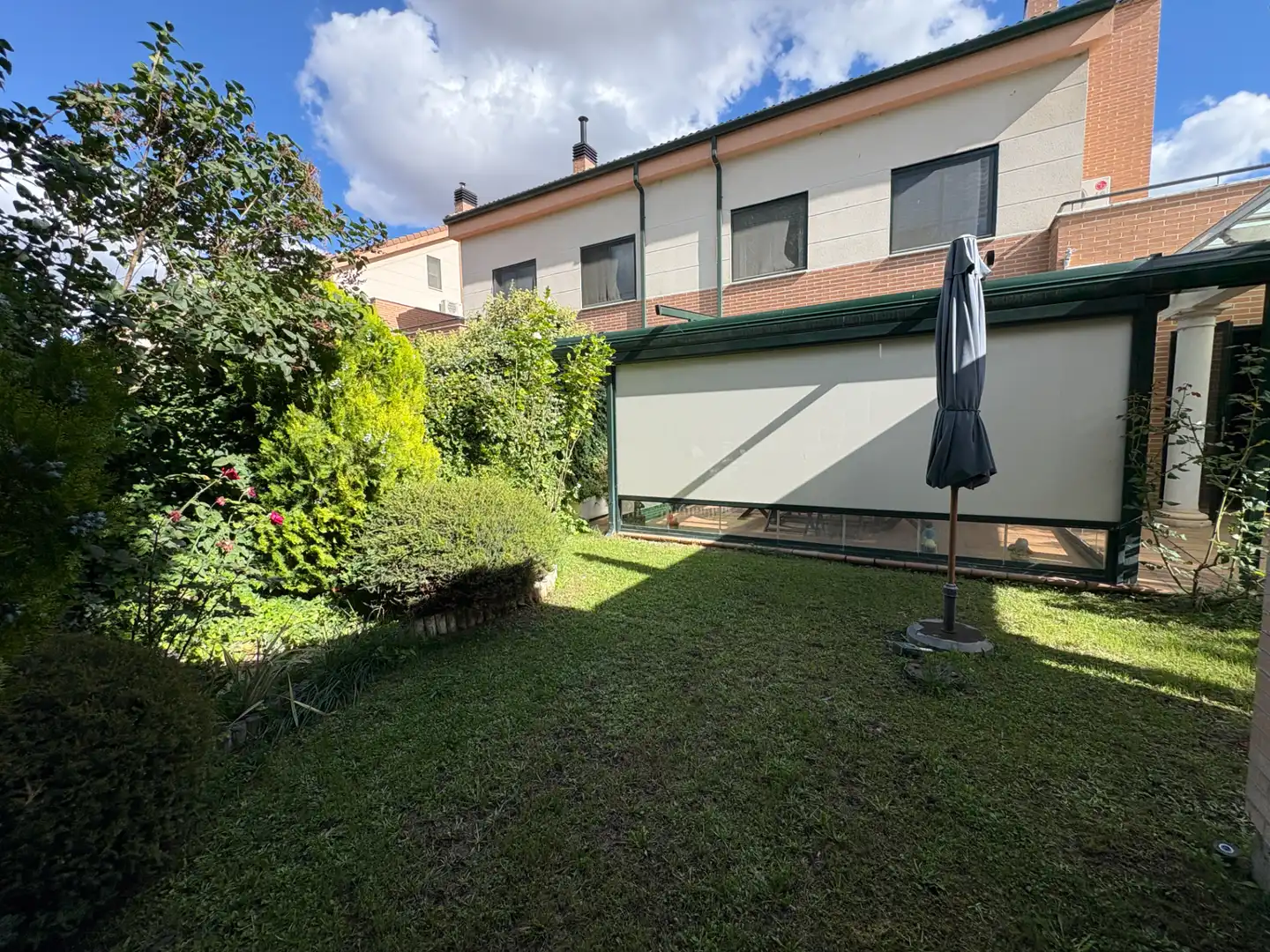 Jardín de Casa adosada en venta en Simancas con Aire acondicionado, Calefacción y Jardín privado