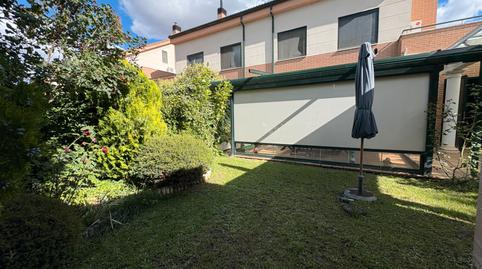 Foto 2 de Casa adosada en venta en Calle Pórtico, Simancas, Valladolid