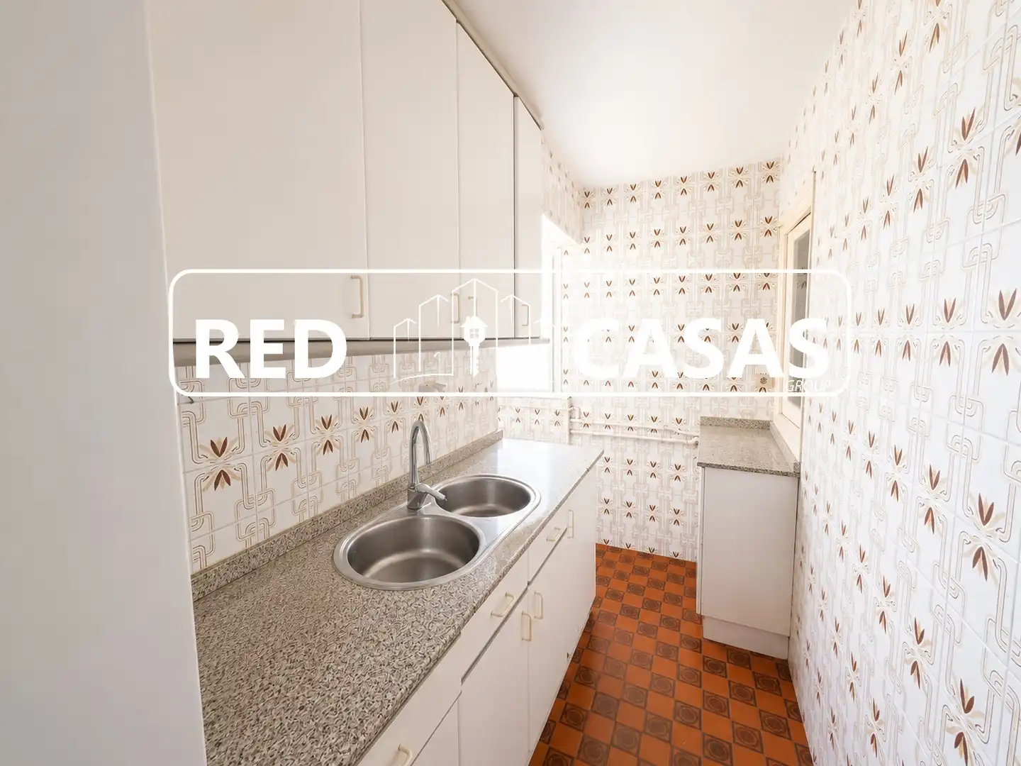 Kitchen of Flat for sale in L'Hospitalet de Llobregat  with Air Conditioner