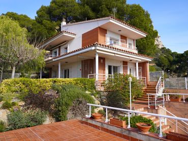 House with balcony for sale in L'Estartit Poble
