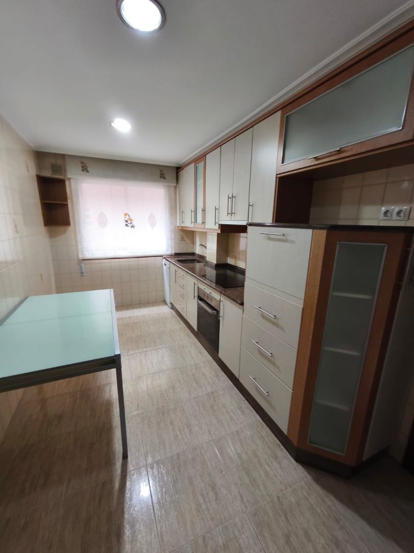 Cuina de Pis en venda en Ourense Capital  amb Calefacció, Parquet i Traster