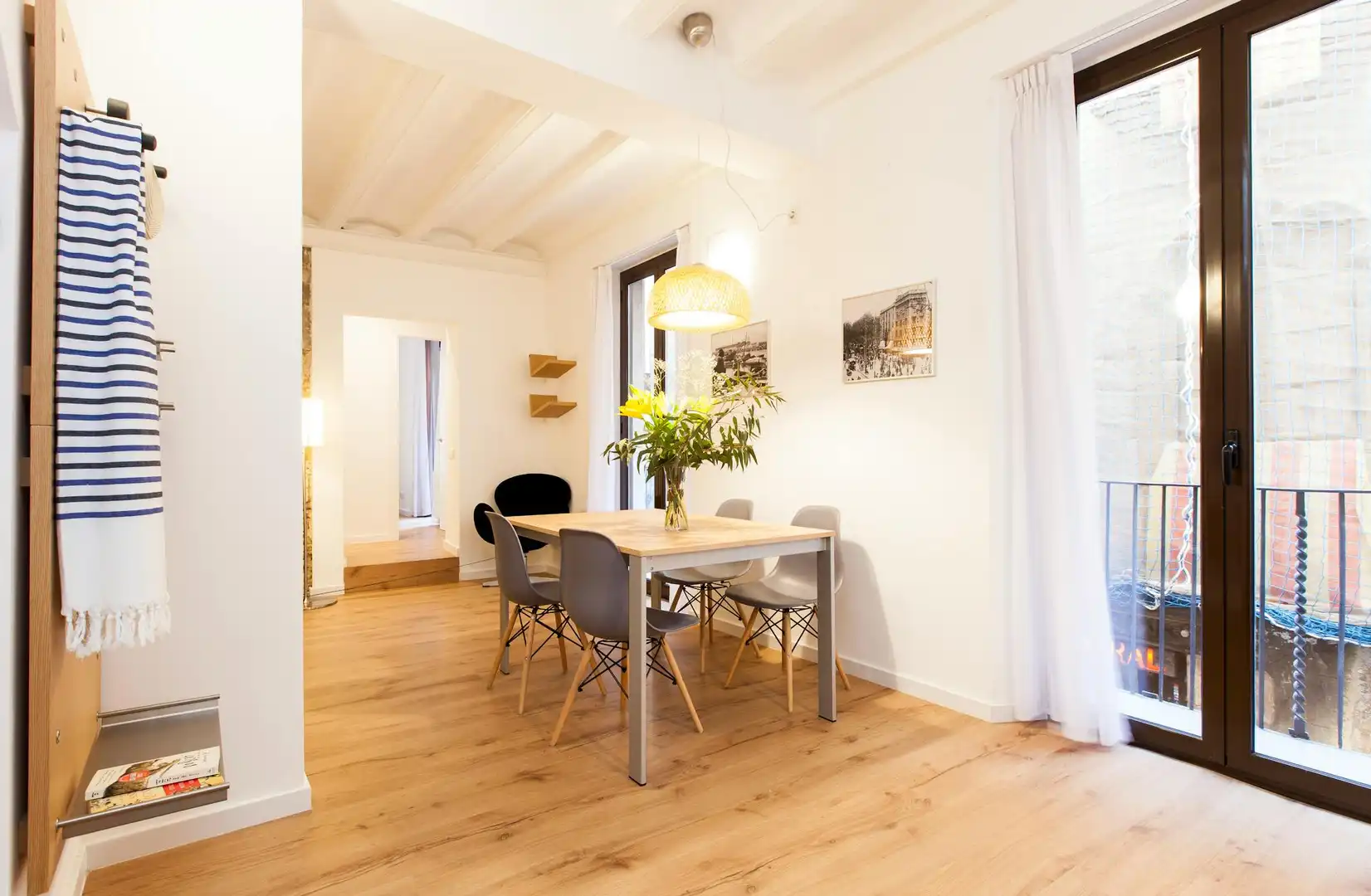 Comedor de Piso de alquiler en Barcelona con Aire acondicionado, Calefacción y Amueblado