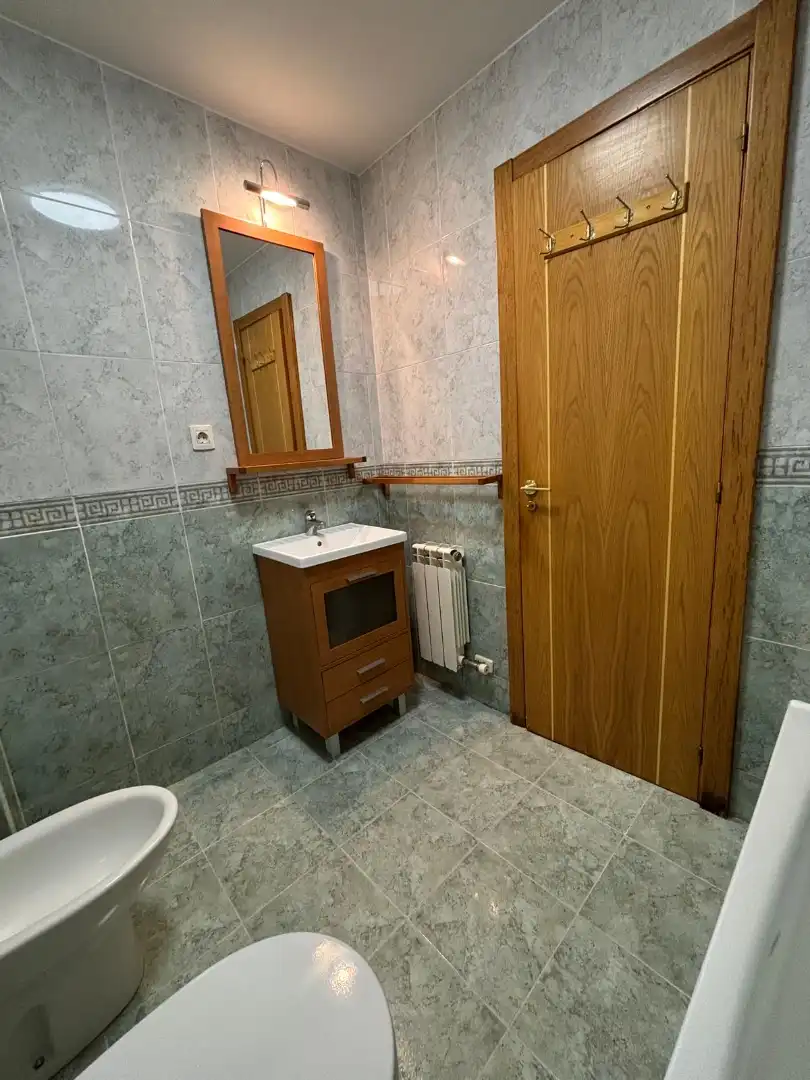 Badezimmer von Wohnung zum Verkauf in Cuéllar mit Heizung, Parkett und Terrasse