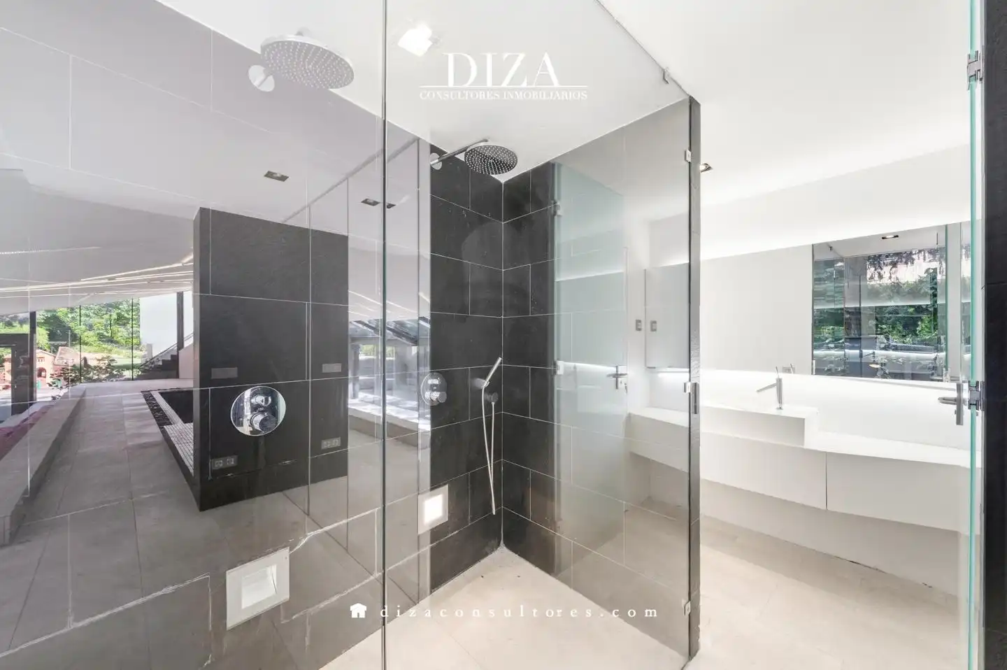 Bathroom of Houses for rent in Madrid  with Air Conditioner, Heating and Private garden