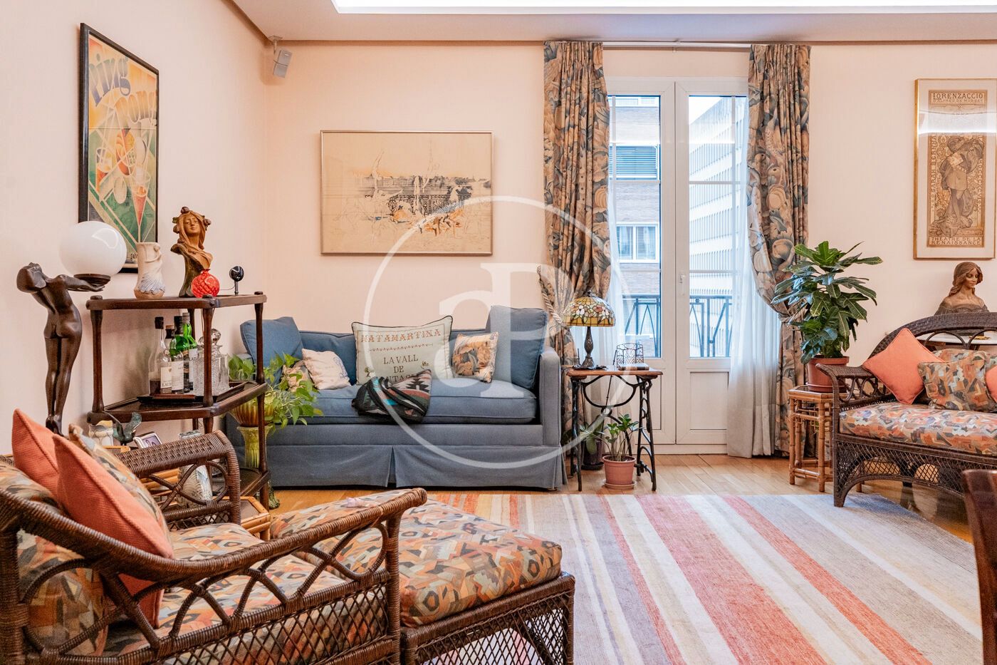 Living room of Flat for sale in  Madrid Capital  with Air Conditioner, Heating and Balcony