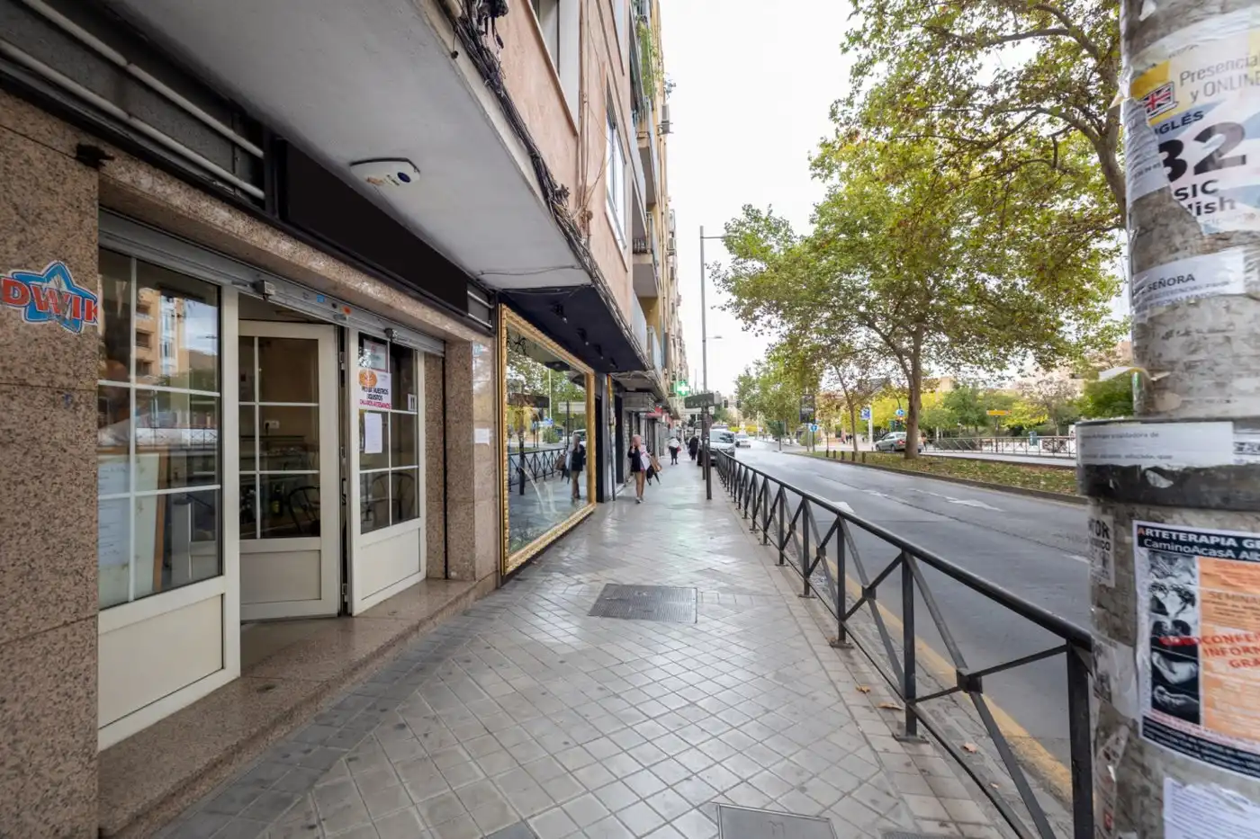 Vista exterior de Local en venta en Granada con Aire acondicionado y Amueblado