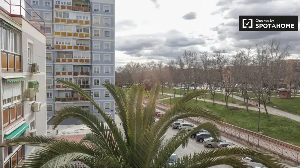 Vista exterior de Piso para compartir en Leganés con Aire acondicionado, Calefacción y Terraza