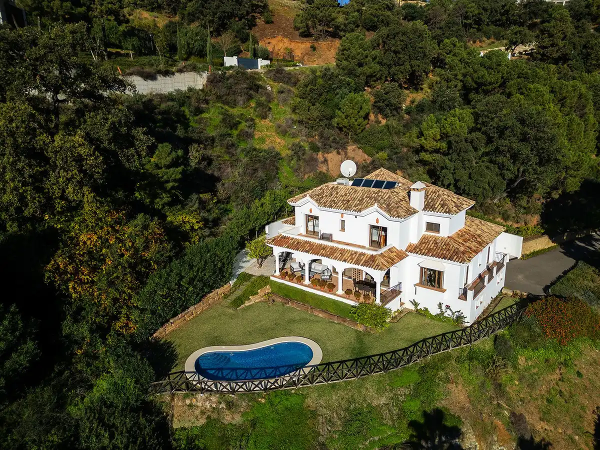 Villa mit Pool zum Verkauf in Calle Benahavis