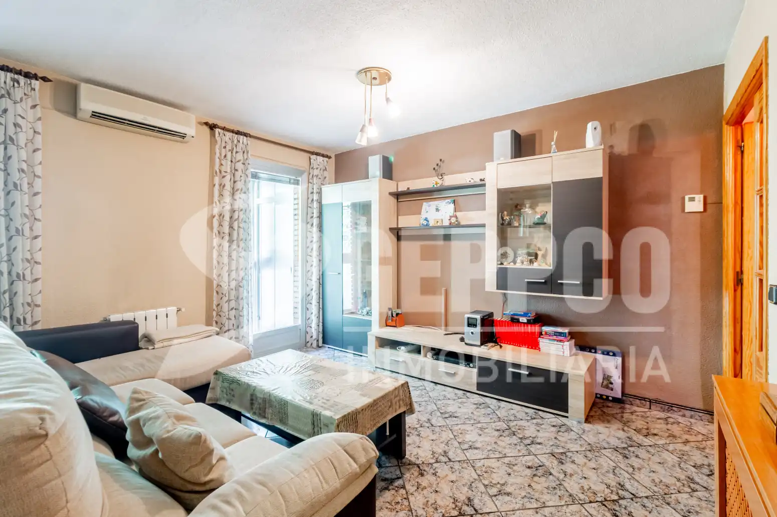 Living room of Flat for sale in Alcalá de Henares  with Air Conditioner, Heating and Terrace