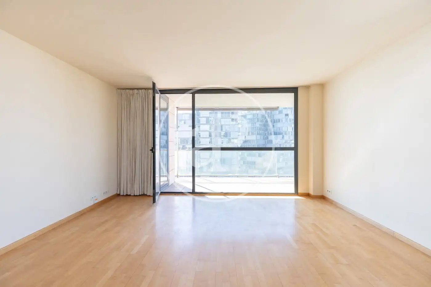 Sala de estar de Piso en venta en Barcelona con Aire acondicionado, Calefacción y Jardín privado
