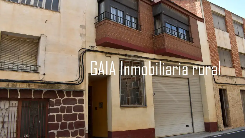 Adossat en venda a Maella