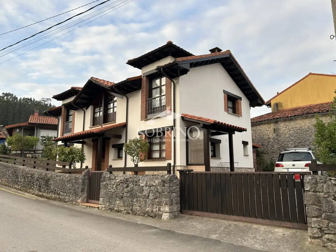 Casa amb jardí en venda a Calle Andrin 1