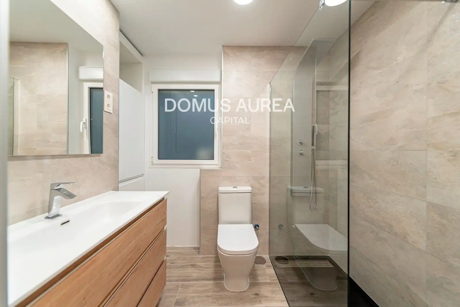 Baño de Piso de alquiler en Madrid con Aire acondicionado, Calefacción y Parquet